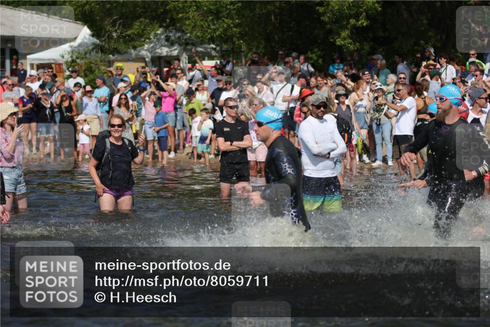 22.06.2025 - Viking Triathlon H.Heesch http://msf.ph/oto/8059711 22.06.2025 10:01:20 Schwimmen 38, 53, 173, 203, 214, 216, 224, 284, 287, 311, 341, 381, 393, 444, 643 meine-sportfotos.de
