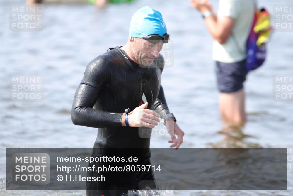 22.06.2025 - Viking Triathlon H.Heesch http://msf.ph/oto/8059714 22.06.2025 10:33:31 Schwimmen 5, 38, 149, 255, 300, 304, 348, 382, 457, 522, 524 meine-sportfotos.de