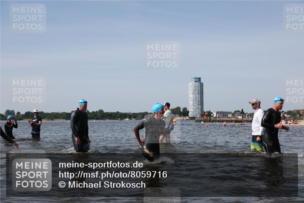 22.06.2025 - Viking Triathlon Michael Strokosch http://msf.ph/oto/8059716 22.06.2025 10:42:17 Schwimmen 16, 65, 78, 192, 281, 290, 326, 460, 465 meine-sportfotos.de