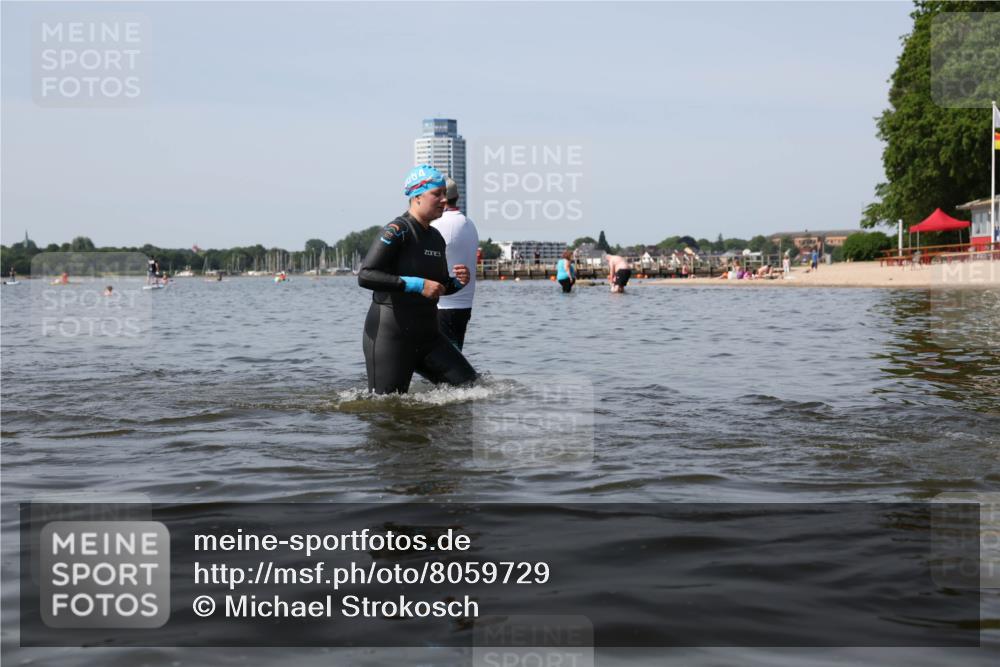 22.06.2025 - Viking Triathlon Michael Strokosch http://msf.ph/oto/8059729 22.06.2025 10:53:15 Schwimmen 165, 201, 319, 470, 640 meine-sportfotos.de