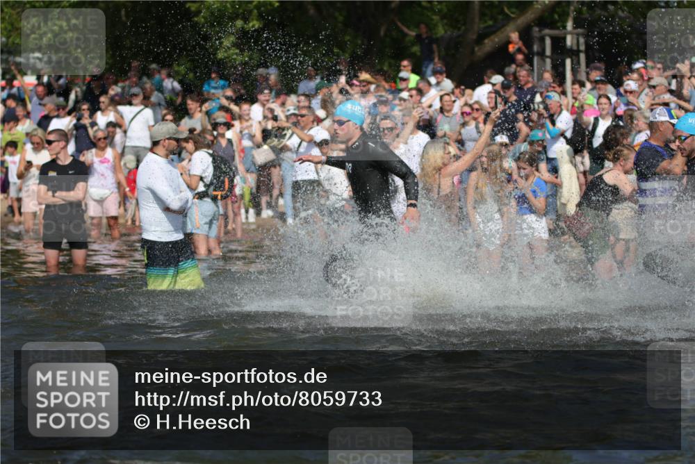 22.06.2025 - Viking Triathlon H.Heesch http://msf.ph/oto/8059733 22.06.2025 10:01:25 Schwimmen 38, 99, 162, 203, 216, 224, 226, 237, 284, 287, 311, 381, 393, 510, 643 meine-sportfotos.de