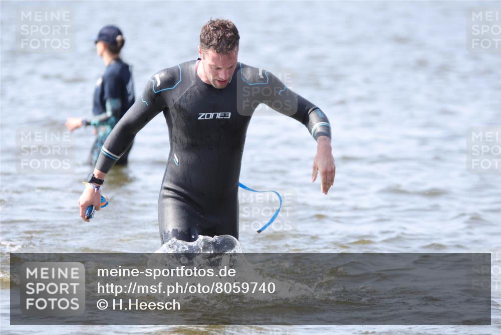 22.06.2025 - Viking Triathlon H.Heesch http://msf.ph/oto/8059740 22.06.2025 10:33:35 Schwimmen 5, 38, 50, 149, 242, 255, 304, 348, 382, 438, 457, 522, 524 meine-sportfotos.de