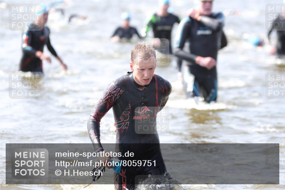 22.06.2025 - Viking Triathlon H.Heesch http://msf.ph/oto/8059751 22.06.2025 10:33:43 Schwimmen 5, 50, 75, 149, 184, 229, 242, 255, 304, 348, 349, 438, 457 meine-sportfotos.de