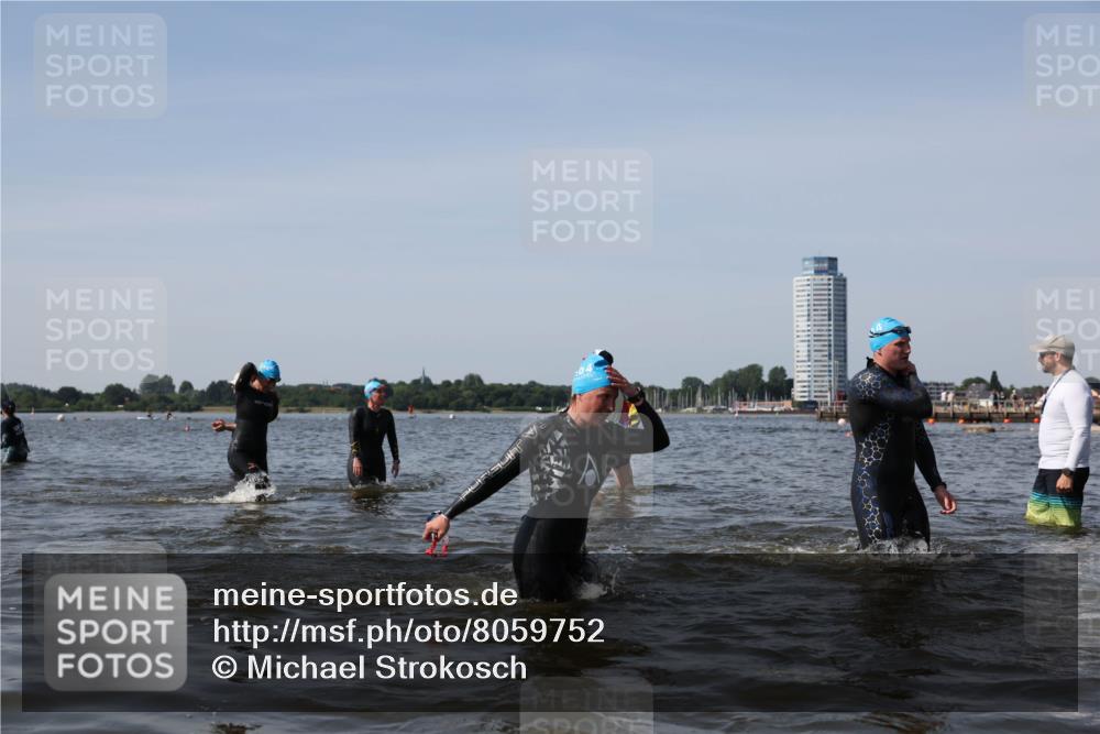 22.06.2025 - Viking Triathlon Michael Strokosch http://msf.ph/oto/8059752 22.06.2025 10:42:20 Schwimmen 16, 65, 78, 192, 281, 290, 318, 326, 460, 465 meine-sportfotos.de