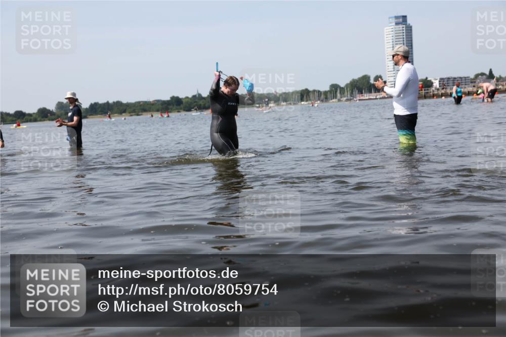 22.06.2025 - Viking Triathlon Michael Strokosch http://msf.ph/oto/8059754 22.06.2025 10:53:19 Schwimmen 165, 201, 241, 319 meine-sportfotos.de