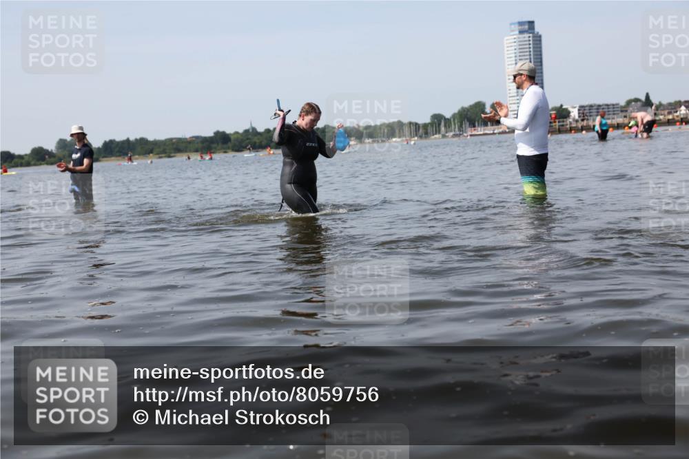 22.06.2025 - Viking Triathlon Michael Strokosch http://msf.ph/oto/8059756 22.06.2025 10:53:19 Schwimmen 165, 201, 241, 319 meine-sportfotos.de