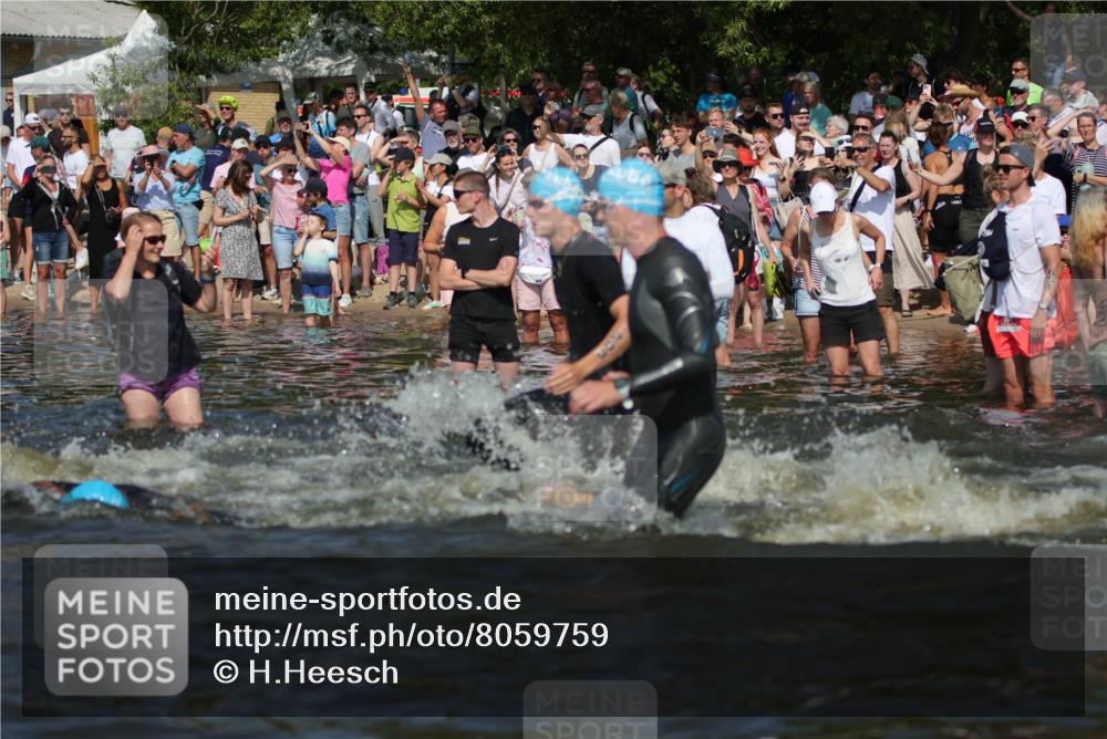 22.06.2025 - Viking Triathlon H.Heesch http://msf.ph/oto/8059759 22.06.2025 10:01:27 Schwimmen 38, 99, 162, 203, 216, 224, 226, 237, 284, 287, 311, 381, 393, 510, 643 meine-sportfotos.de