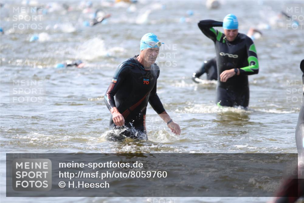 22.06.2025 - Viking Triathlon H.Heesch http://msf.ph/oto/8059760 22.06.2025 10:33:45 Schwimmen 5, 50, 75, 149, 184, 229, 242, 255, 304, 348, 349, 438, 457, 478, 540 meine-sportfotos.de