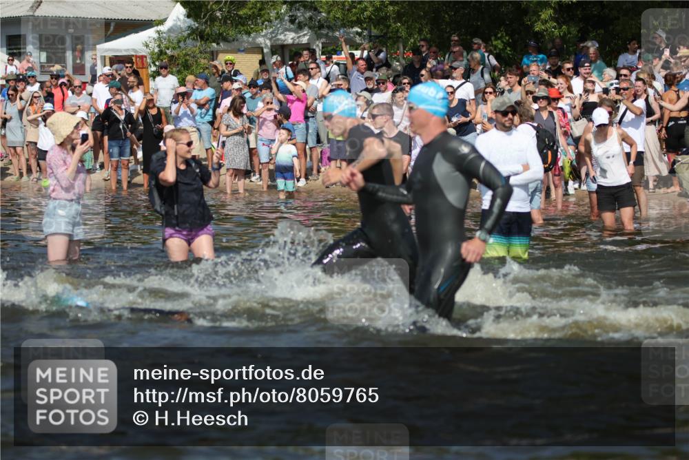 22.06.2025 - Viking Triathlon H.Heesch http://msf.ph/oto/8059765 22.06.2025 10:01:27 Schwimmen 38, 99, 162, 203, 216, 224, 226, 237, 284, 287, 311, 381, 393, 510, 643 meine-sportfotos.de