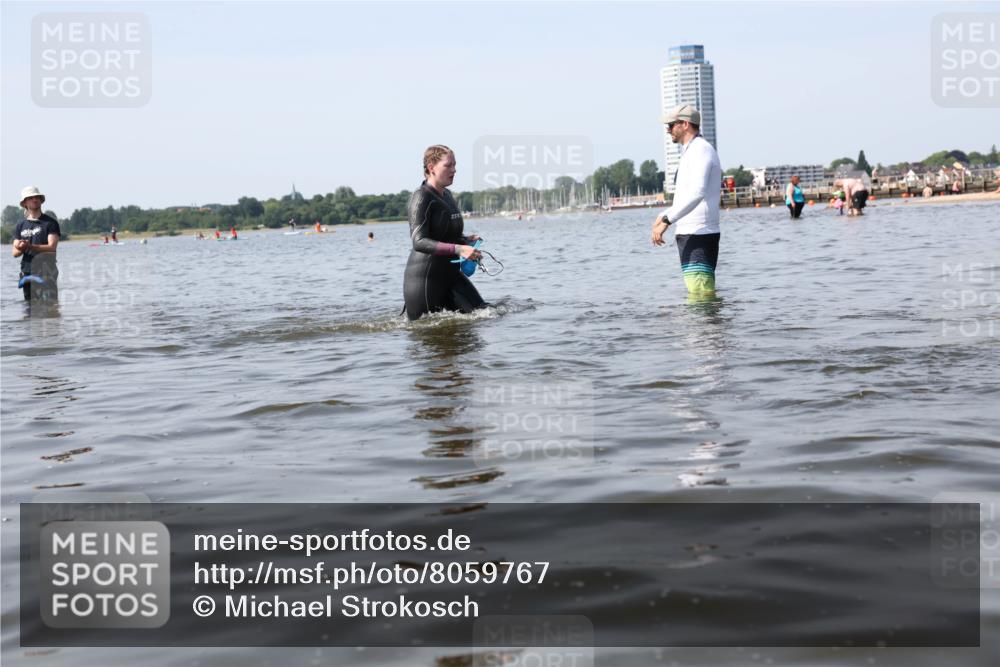 22.06.2025 - Viking Triathlon Michael Strokosch http://msf.ph/oto/8059767 22.06.2025 10:53:19 Schwimmen 165, 201, 241, 319 meine-sportfotos.de