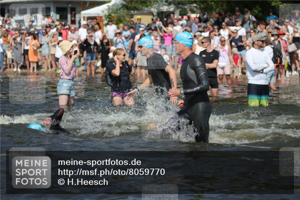 22.06.2025 - Viking Triathlon H.Heesch http://msf.ph/oto/8059770 22.06.2025 10:01:27 Schwimmen 38, 99, 162, 203, 216, 224, 226, 237, 284, 287, 311, 381, 393, 510, 643 meine-sportfotos.de