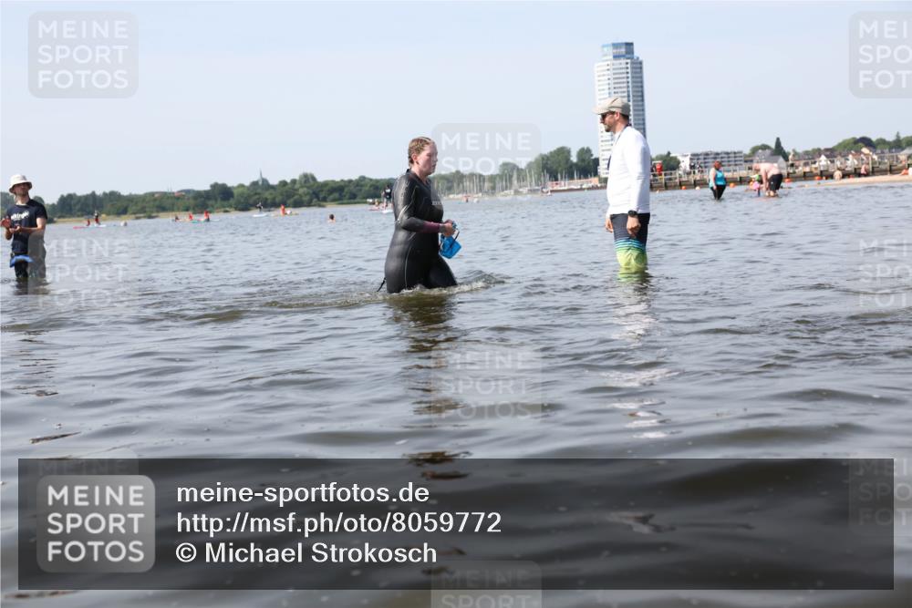 22.06.2025 - Viking Triathlon Michael Strokosch http://msf.ph/oto/8059772 22.06.2025 10:53:20 Schwimmen 165, 201, 241, 319 meine-sportfotos.de