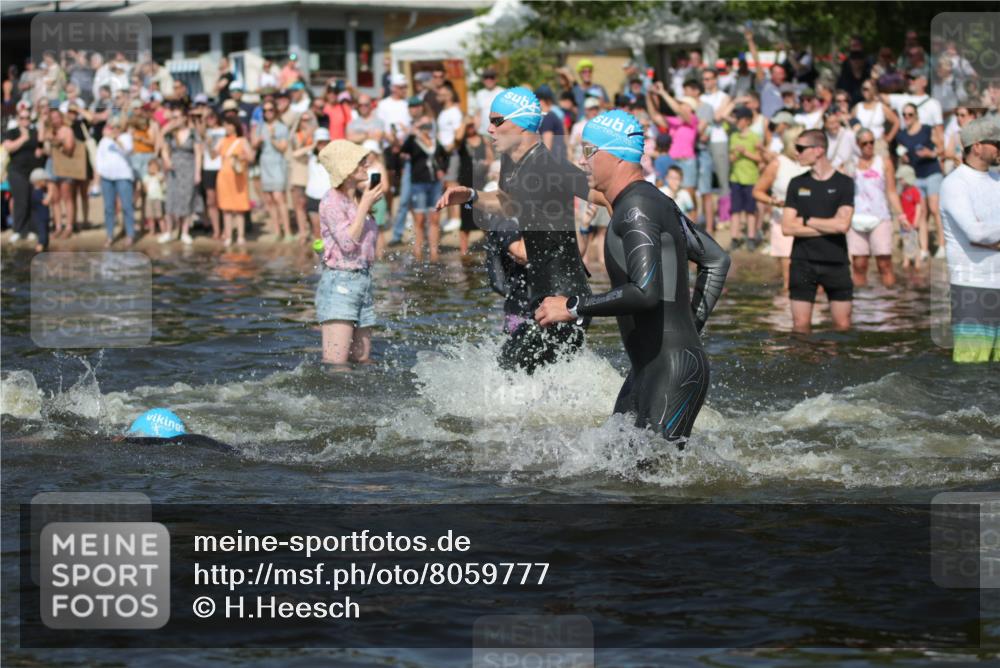 22.06.2025 - Viking Triathlon H.Heesch http://msf.ph/oto/8059777 22.06.2025 10:01:28 Schwimmen 38, 99, 162, 203, 216, 224, 226, 237, 284, 287, 311, 381, 393, 510, 643 meine-sportfotos.de