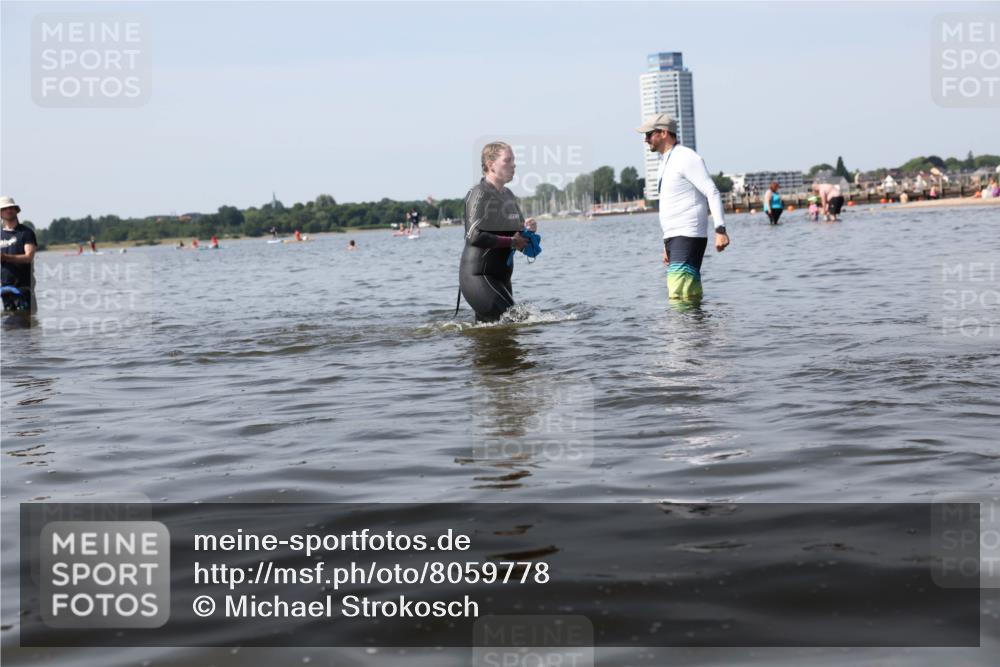 22.06.2025 - Viking Triathlon Michael Strokosch http://msf.ph/oto/8059778 22.06.2025 10:53:20 Schwimmen 165, 201, 241, 319 meine-sportfotos.de