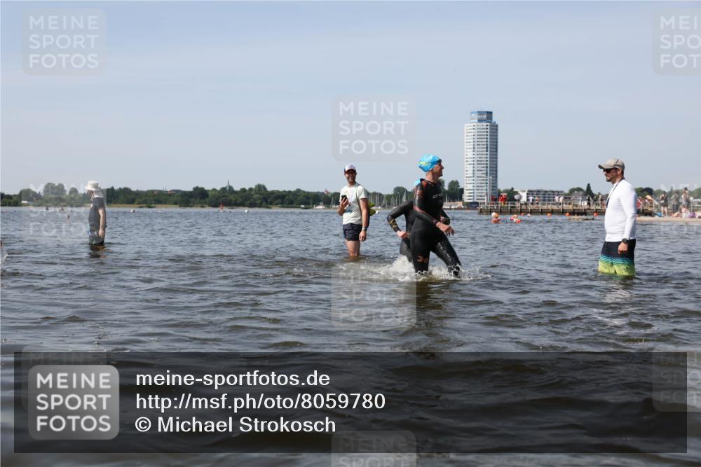 22.06.2025 - Viking Triathlon Michael Strokosch http://msf.ph/oto/8059780 22.06.2025 10:42:24 Schwimmen 16, 55, 65, 192, 281, 290, 318, 326, 427, 460, 465 meine-sportfotos.de