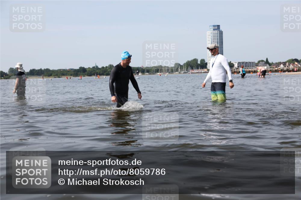22.06.2025 - Viking Triathlon Michael Strokosch http://msf.ph/oto/8059786 22.06.2025 10:53:24 Schwimmen 201, 241, 319 meine-sportfotos.de