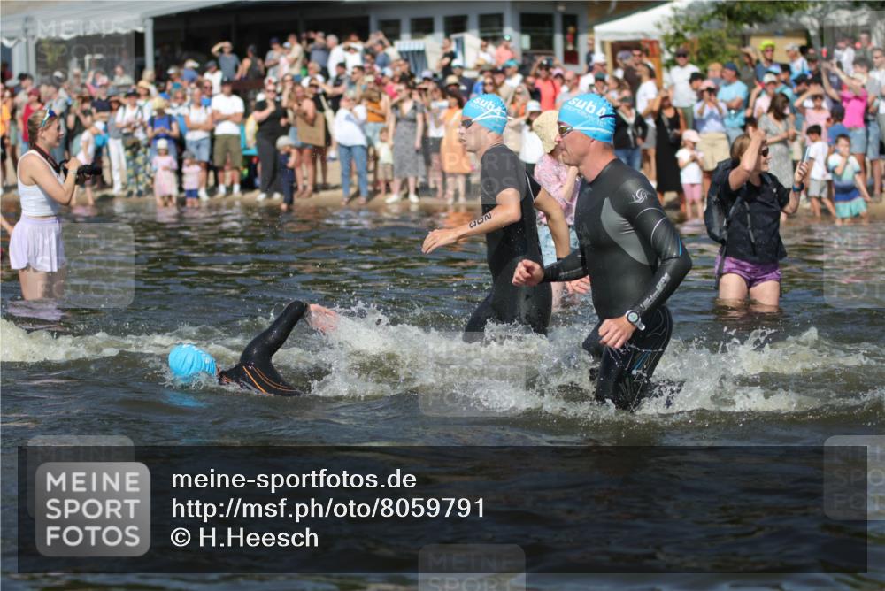 22.06.2025 - Viking Triathlon H.Heesch http://msf.ph/oto/8059791 22.06.2025 10:01:28 Schwimmen 38, 99, 162, 203, 216, 224, 226, 237, 284, 287, 311, 381, 393, 510, 643 meine-sportfotos.de
