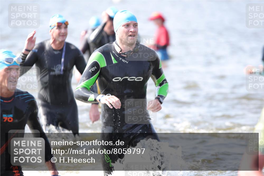 22.06.2025 - Viking Triathlon H.Heesch http://msf.ph/oto/8059797 22.06.2025 10:33:52 Schwimmen 5, 50, 70, 75, 149, 184, 229, 242, 349, 429, 438, 478, 532, 540, 635 meine-sportfotos.de