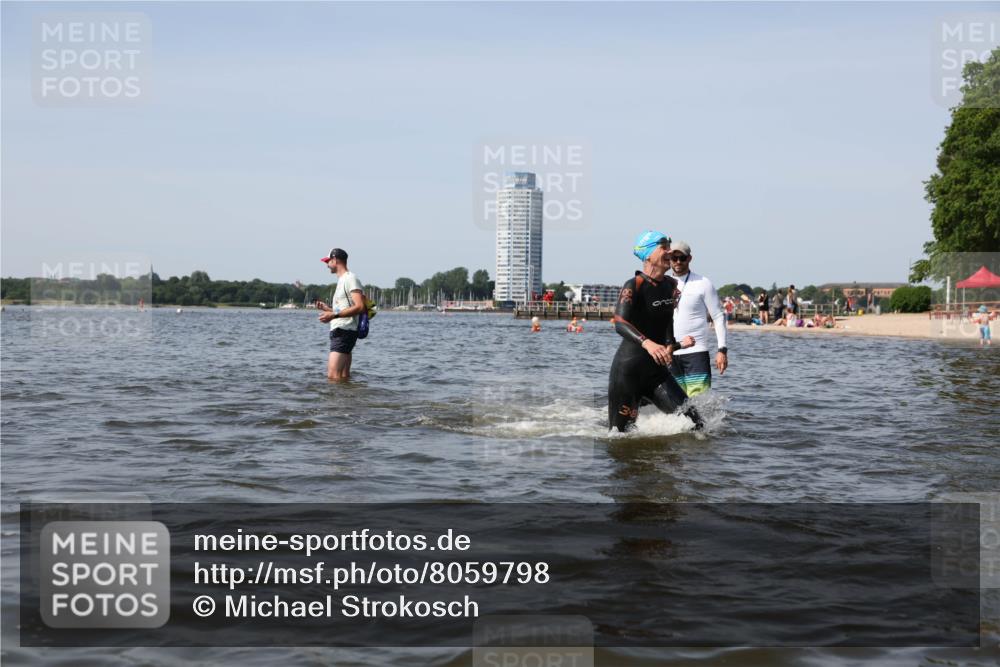 22.06.2025 - Viking Triathlon Michael Strokosch http://msf.ph/oto/8059798 22.06.2025 10:42:25 Schwimmen 16, 55, 65, 192, 281, 290, 318, 326, 427, 460, 465 meine-sportfotos.de