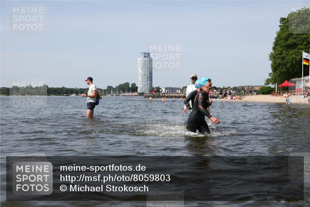 22.06.2025 - Viking Triathlon Michael Strokosch http://msf.ph/oto/8059803 22.06.2025 10:42:25 Schwimmen 16, 55, 65, 192, 281, 290, 318, 326, 427, 460, 465 meine-sportfotos.de