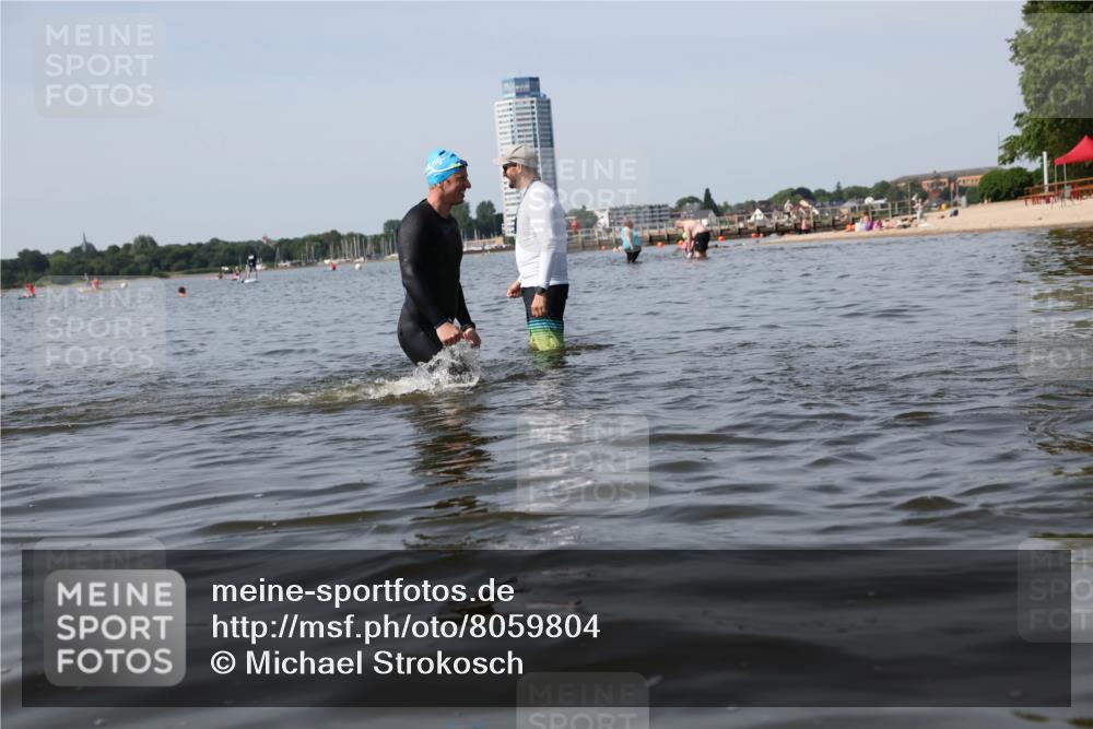22.06.2025 - Viking Triathlon Michael Strokosch http://msf.ph/oto/8059804 22.06.2025 10:53:25 Schwimmen 201, 241, 319 meine-sportfotos.de