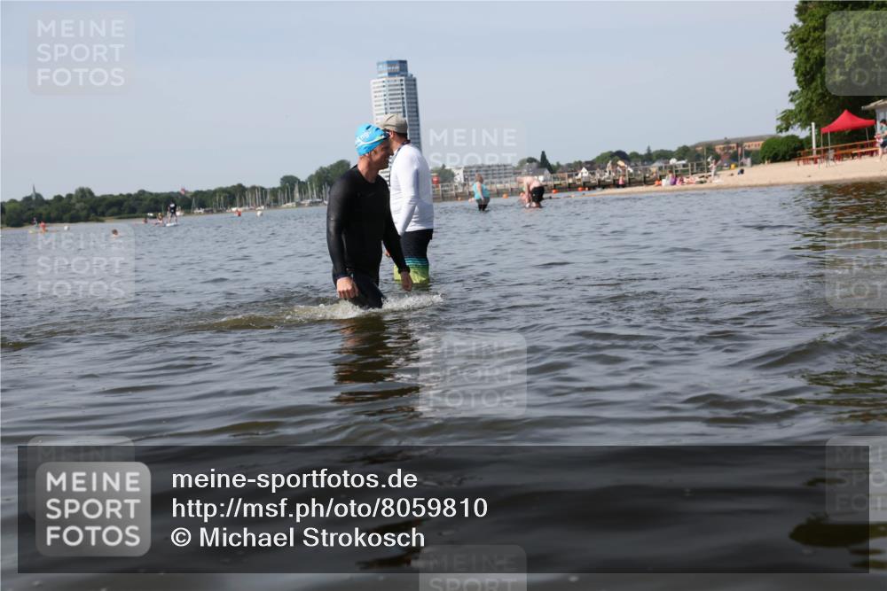 22.06.2025 - Viking Triathlon Michael Strokosch http://msf.ph/oto/8059810 22.06.2025 10:53:25 Schwimmen 201, 241, 319 meine-sportfotos.de