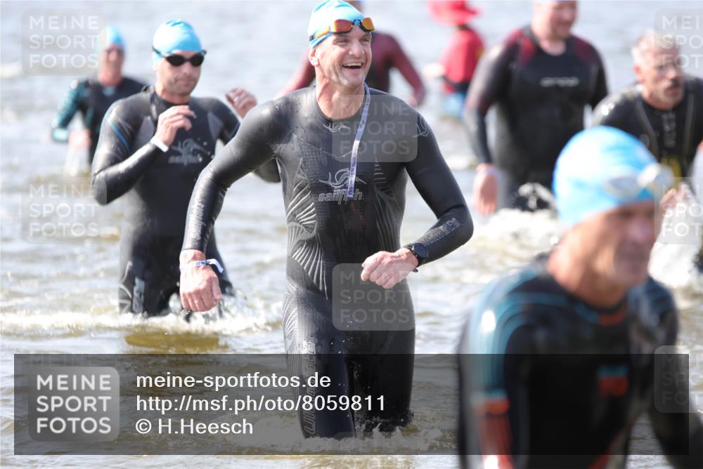 22.06.2025 - Viking Triathlon H.Heesch http://msf.ph/oto/8059811 22.06.2025 10:33:55 Schwimmen 50, 70, 75, 149, 184, 229, 242, 297, 349, 429, 438, 478, 532, 540, 618, 635 meine-sportfotos.de