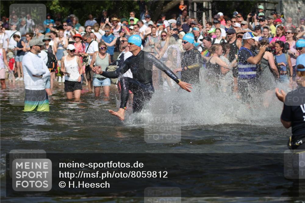 22.06.2025 - Viking Triathlon H.Heesch http://msf.ph/oto/8059812 22.06.2025 10:01:30 Schwimmen 99, 162, 203, 216, 224, 226, 237, 272, 381, 393, 399, 461, 507, 510, 626 meine-sportfotos.de