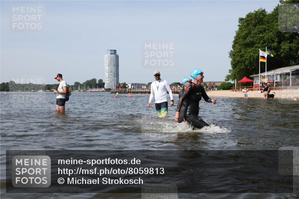 22.06.2025 - Viking Triathlon Michael Strokosch http://msf.ph/oto/8059813 22.06.2025 10:42:26 Schwimmen 16, 55, 65, 192, 281, 290, 318, 326, 427, 460, 465 meine-sportfotos.de