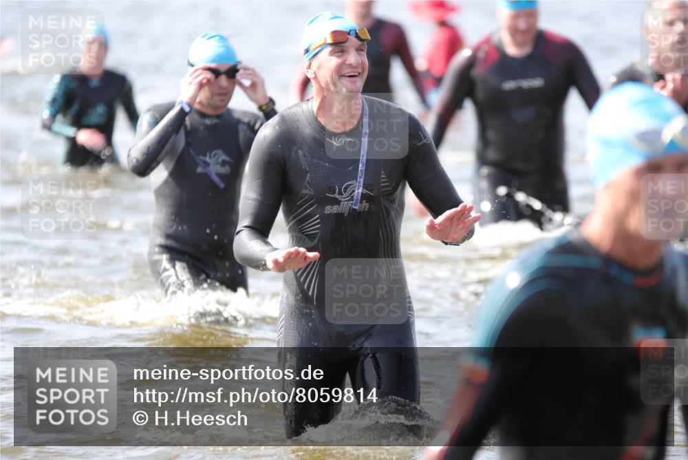 22.06.2025 - Viking Triathlon H.Heesch http://msf.ph/oto/8059814 22.06.2025 10:33:55 Schwimmen 50, 70, 75, 149, 184, 229, 242, 297, 349, 429, 438, 478, 532, 540, 618, 635 meine-sportfotos.de