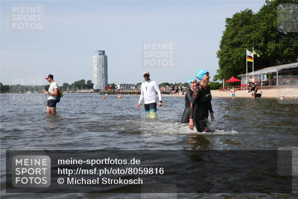 22.06.2025 - Viking Triathlon Michael Strokosch http://msf.ph/oto/8059816 22.06.2025 10:42:26 Schwimmen 16, 55, 65, 192, 281, 290, 318, 326, 427, 460, 465 meine-sportfotos.de