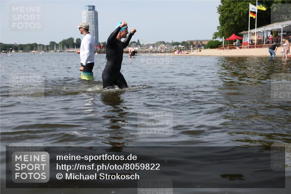 22.06.2025 - Viking Triathlon Michael Strokosch http://msf.ph/oto/8059822 22.06.2025 10:53:26 Schwimmen 201, 241, 319 meine-sportfotos.de
