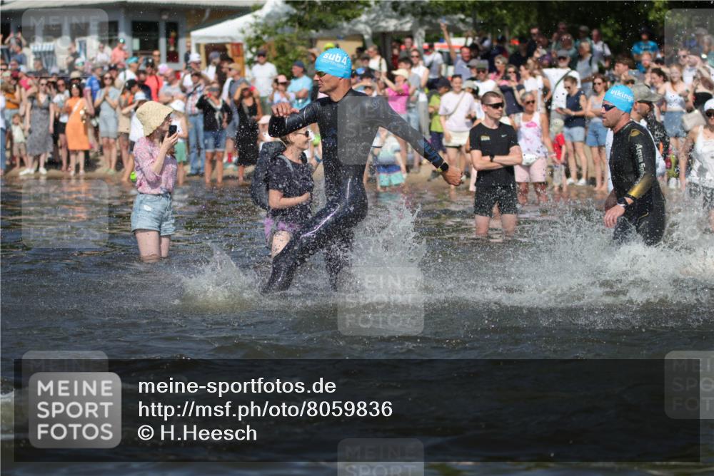 22.06.2025 - Viking Triathlon H.Heesch http://msf.ph/oto/8059836 22.06.2025 10:01:31 Schwimmen 99, 162, 203, 216, 224, 226, 237, 272, 381, 393, 399, 461, 507, 510, 626 meine-sportfotos.de