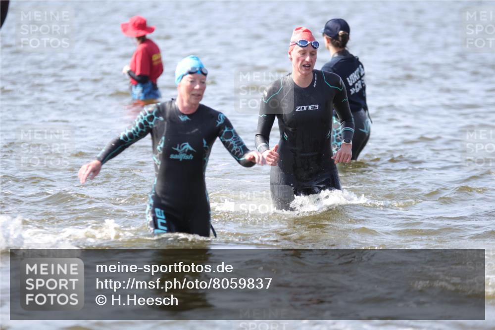22.06.2025 - Viking Triathlon H.Heesch http://msf.ph/oto/8059837 22.06.2025 10:34:04 Schwimmen 46, 70, 75, 184, 294, 297, 429, 478, 527, 532, 540, 618, 635 meine-sportfotos.de