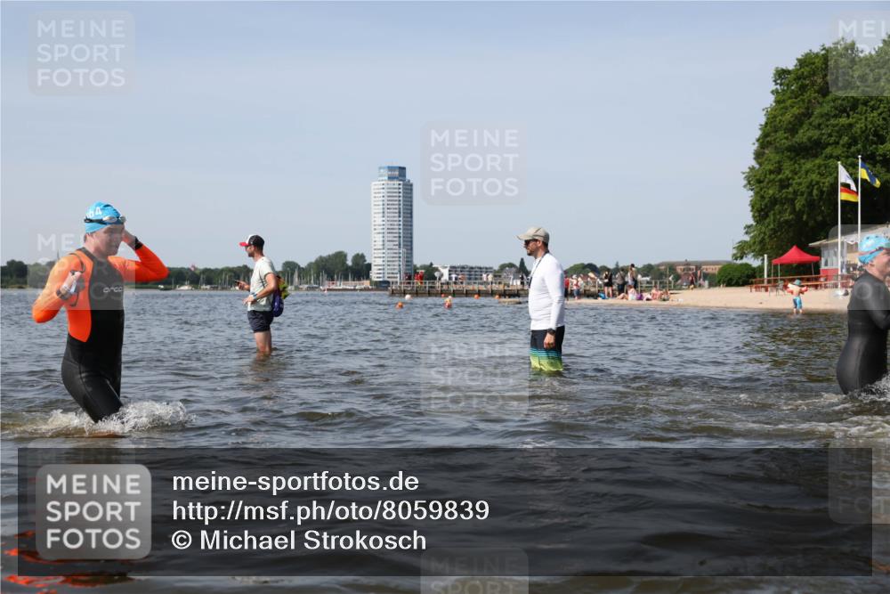 22.06.2025 - Viking Triathlon Michael Strokosch http://msf.ph/oto/8059839 22.06.2025 10:42:27 Schwimmen 16, 55, 65, 192, 281, 318, 326, 427, 460, 465 meine-sportfotos.de
