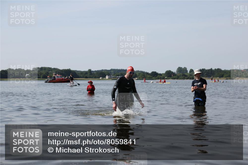 22.06.2025 - Viking Triathlon Michael Strokosch http://msf.ph/oto/8059841 22.06.2025 10:53:45 Schwimmen 634 meine-sportfotos.de