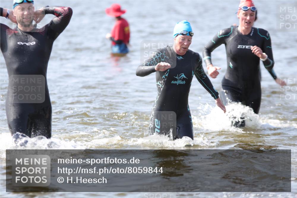 22.06.2025 - Viking Triathlon H.Heesch http://msf.ph/oto/8059844 22.06.2025 10:34:05 Schwimmen 46, 70, 75, 184, 294, 297, 429, 478, 527, 532, 540, 618, 635 meine-sportfotos.de
