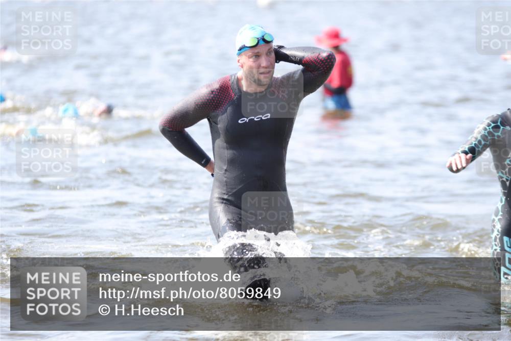 22.06.2025 - Viking Triathlon H.Heesch http://msf.ph/oto/8059849 22.06.2025 10:34:06 Schwimmen 46, 70, 75, 184, 294, 297, 429, 478, 527, 532, 540, 618, 635 meine-sportfotos.de
