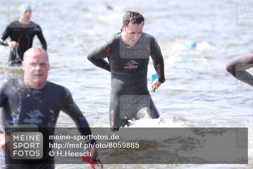 22.06.2025 - Viking Triathlon H.Heesch http://msf.ph/oto/8059865 22.06.2025 10:34:07 Schwimmen 46, 70, 75, 294, 297, 429, 478, 486, 527, 532, 540, 618, 635 meine-sportfotos.de