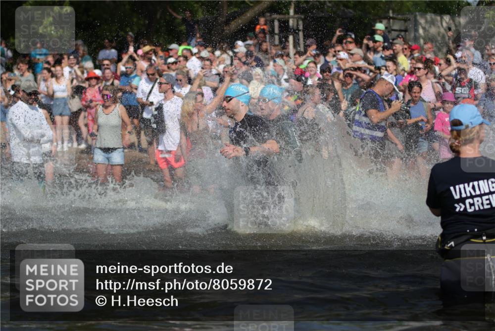 22.06.2025 - Viking Triathlon H.Heesch http://msf.ph/oto/8059872 22.06.2025 10:01:35 Schwimmen 19, 99, 162, 226, 237, 272, 320, 344, 399, 438, 461, 507, 510, 604, 626 meine-sportfotos.de