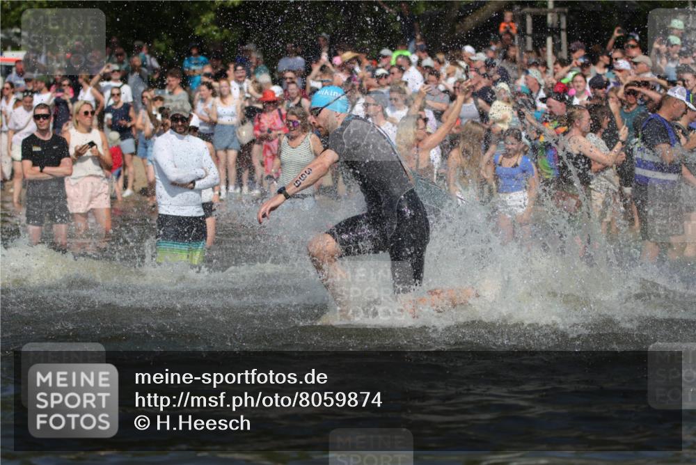 22.06.2025 - Viking Triathlon H.Heesch http://msf.ph/oto/8059874 22.06.2025 10:01:35 Schwimmen 19, 99, 162, 226, 237, 272, 320, 344, 399, 438, 461, 507, 510, 604, 626 meine-sportfotos.de