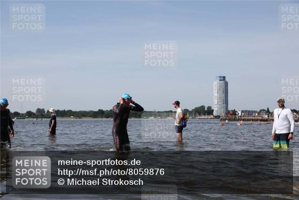 22.06.2025 - Viking Triathlon Michael Strokosch http://msf.ph/oto/8059876 22.06.2025 10:42:29 Schwimmen 16, 55, 65, 192, 318, 326, 427, 465 meine-sportfotos.de