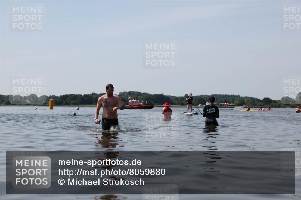 22.06.2025 - Viking Triathlon Michael Strokosch http://msf.ph/oto/8059880 22.06.2025 10:54:40 Schwimmen 305 meine-sportfotos.de