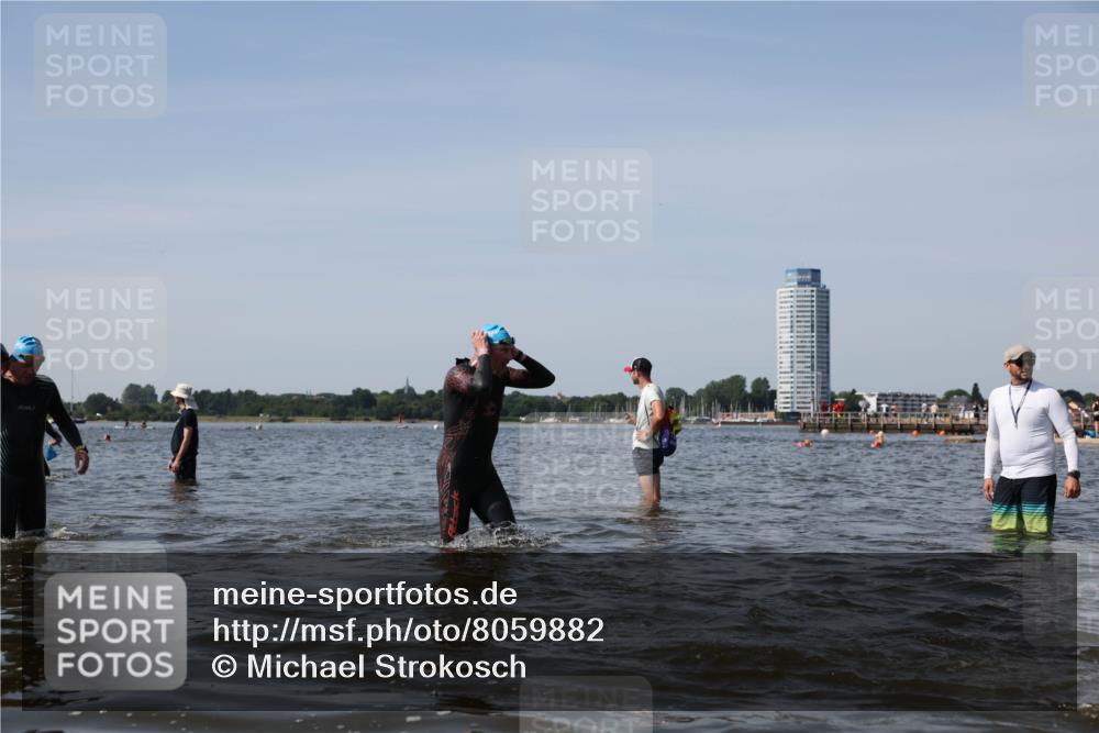 22.06.2025 - Viking Triathlon Michael Strokosch http://msf.ph/oto/8059882 22.06.2025 10:42:30 Schwimmen 16, 55, 65, 171, 192, 318, 326, 427, 465 meine-sportfotos.de