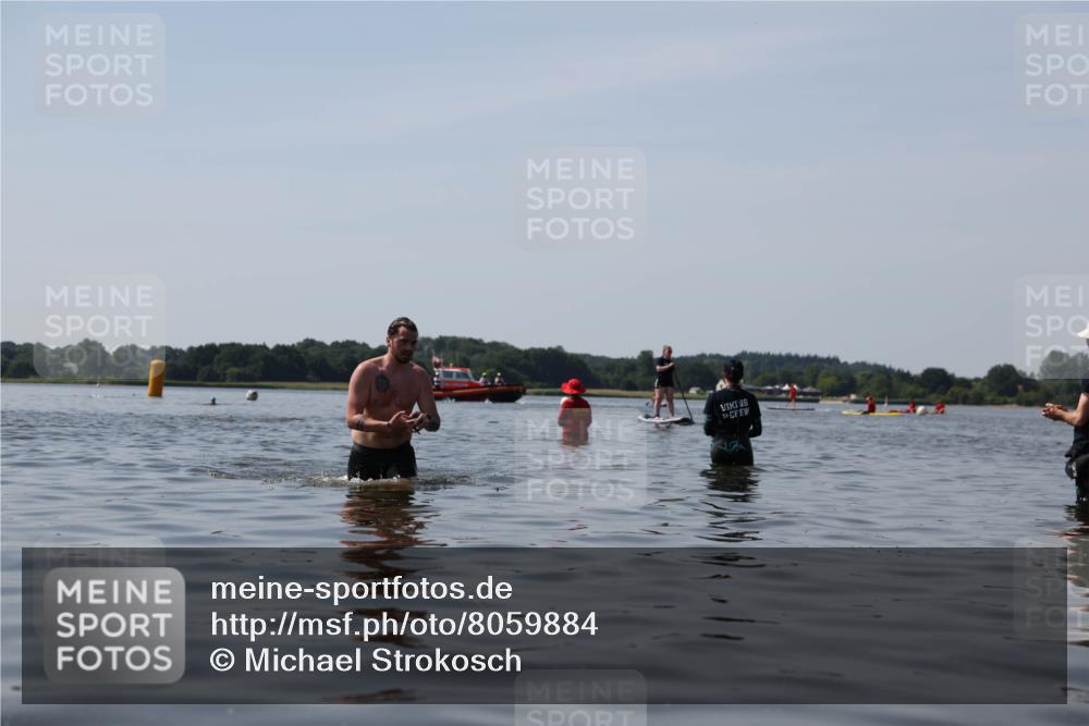 22.06.2025 - Viking Triathlon Michael Strokosch http://msf.ph/oto/8059884 22.06.2025 10:54:41 Schwimmen 305 meine-sportfotos.de