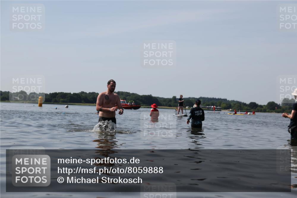 22.06.2025 - Viking Triathlon Michael Strokosch http://msf.ph/oto/8059888 22.06.2025 10:54:41 Schwimmen 305 meine-sportfotos.de