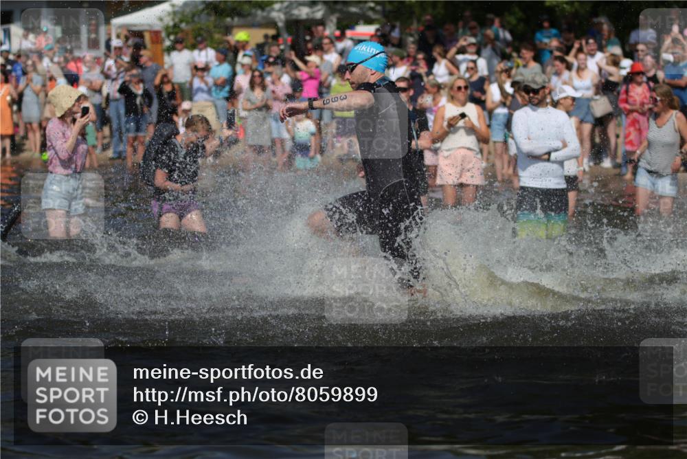 22.06.2025 - Viking Triathlon H.Heesch http://msf.ph/oto/8059899 22.06.2025 10:01:36 Schwimmen 19, 99, 162, 226, 237, 272, 320, 344, 399, 438, 461, 507, 510, 604, 626 meine-sportfotos.de