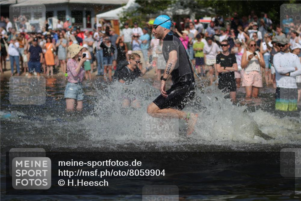 22.06.2025 - Viking Triathlon H.Heesch http://msf.ph/oto/8059904 22.06.2025 10:01:36 Schwimmen 19, 99, 162, 226, 237, 272, 320, 344, 399, 438, 461, 507, 510, 604, 626 meine-sportfotos.de