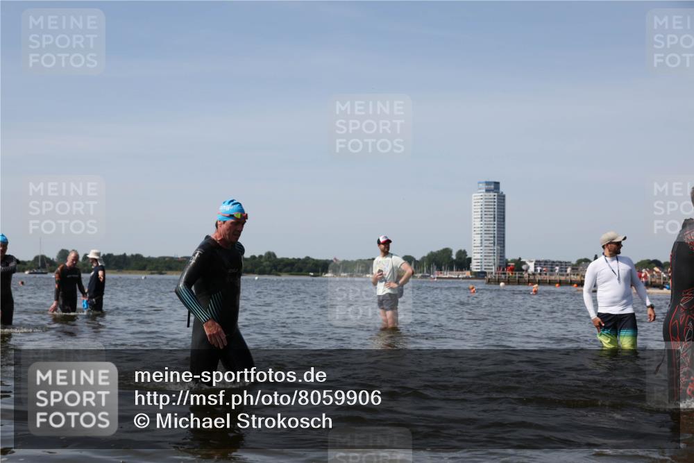 22.06.2025 - Viking Triathlon Michael Strokosch http://msf.ph/oto/8059906 22.06.2025 10:42:33 Schwimmen 55, 65, 171, 192, 318, 427 meine-sportfotos.de