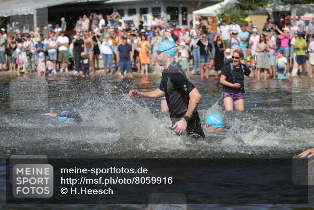22.06.2025 - Viking Triathlon H.Heesch http://msf.ph/oto/8059916 22.06.2025 10:01:37 Schwimmen 19, 99, 162, 226, 237, 272, 320, 344, 399, 438, 461, 507, 510, 604, 626 meine-sportfotos.de